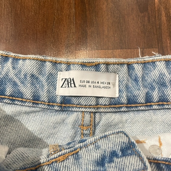 Zara TRF light wash denim shorts. - Picture 3 of 4